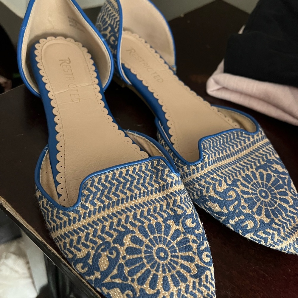 Restricted Women's Flats in Blue and Gold Pattern